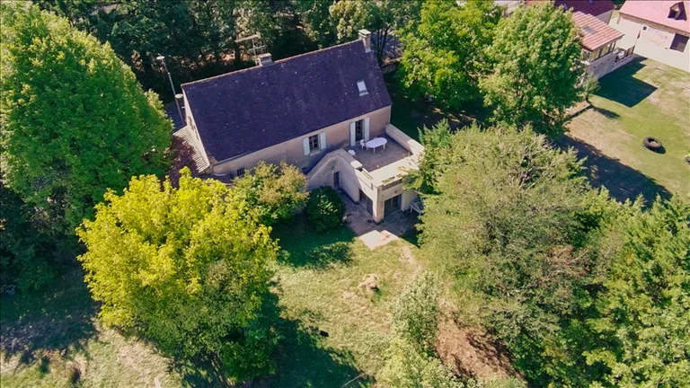 Maison de campagne à rénover avec terrain de 8 900 m² à Cœur de Causse, Lot Photo du bien