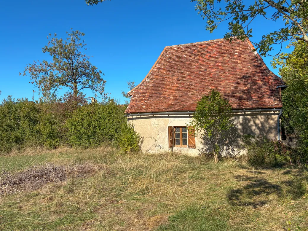 Maison de campagne à rénover avec terrain de 8 900 m² à Cœur de Causse, Lot — photo 4