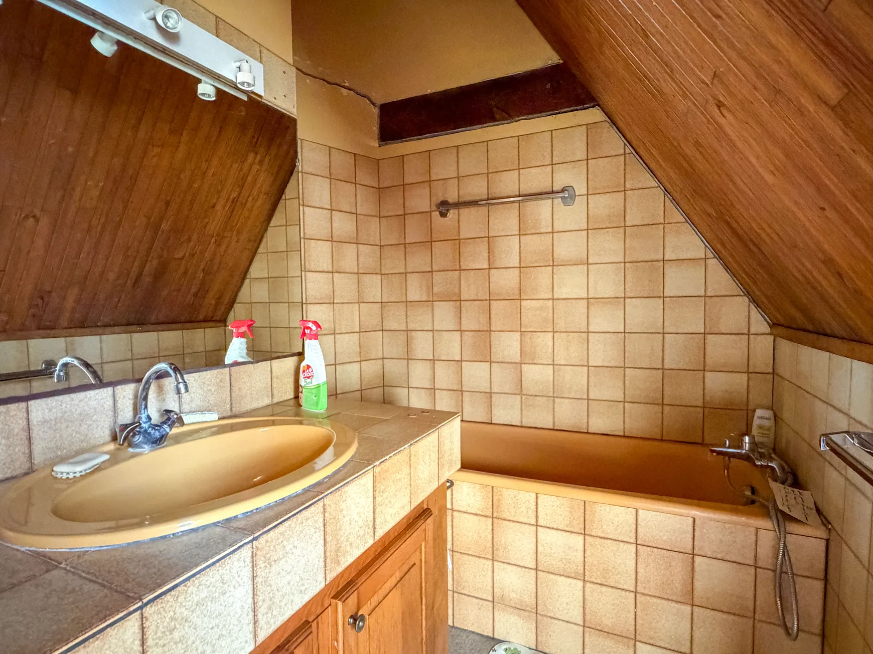 Maison de campagne à rénover avec terrain de 8 900 m² à Cœur de Causse, Lot — photo 9
