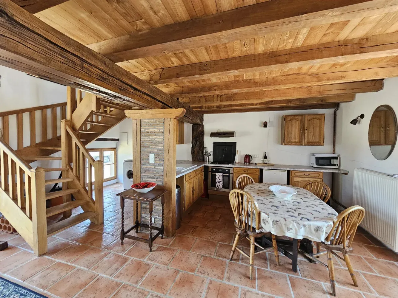 Deux granges aménagées à vendre à Nieuil, Charente, avec 3 085 m² de terrain — photo 6