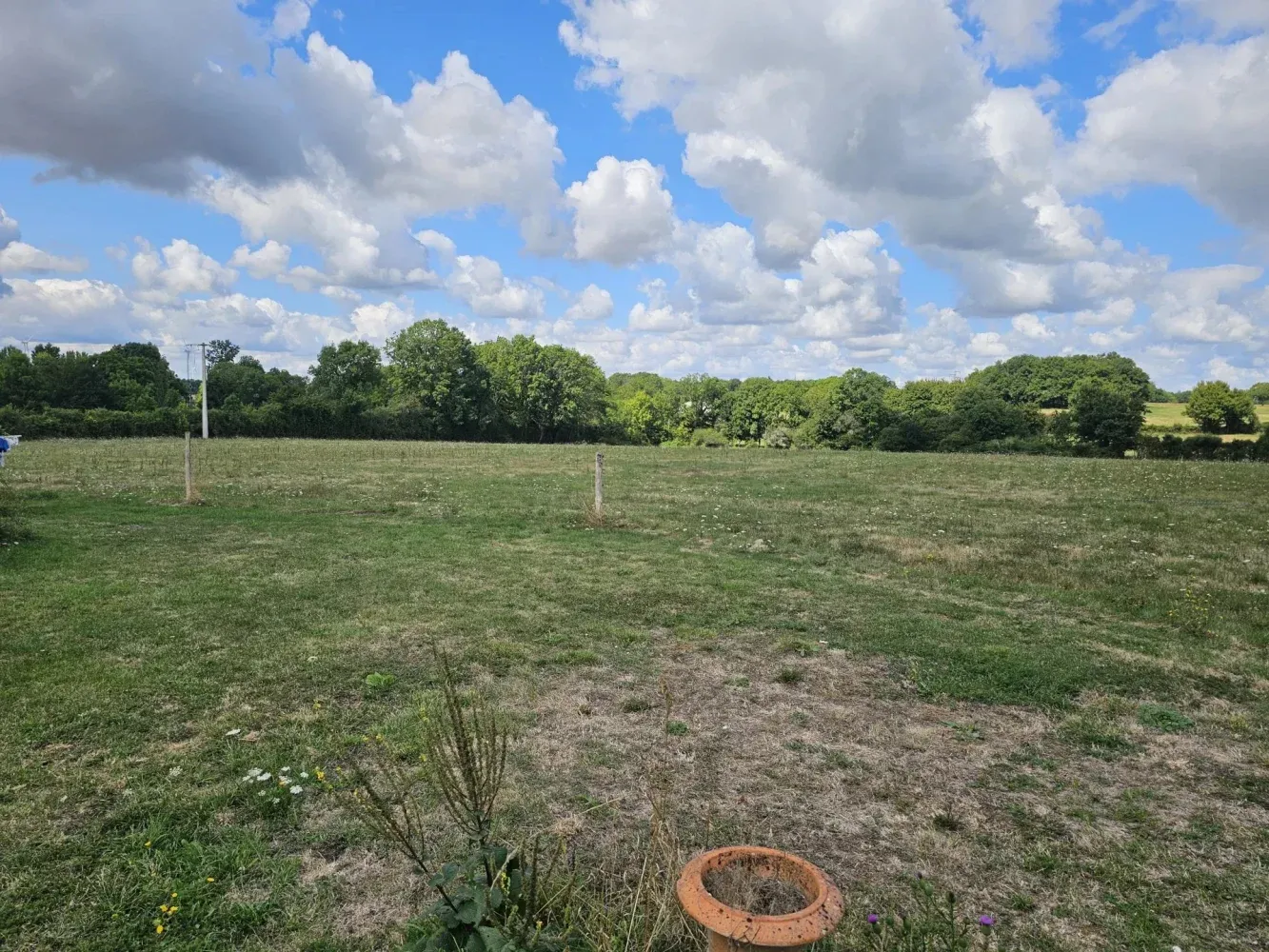 Deux granges aménagées à vendre à Nieuil, Charente, avec 3 085 m² de terrain — photo 3