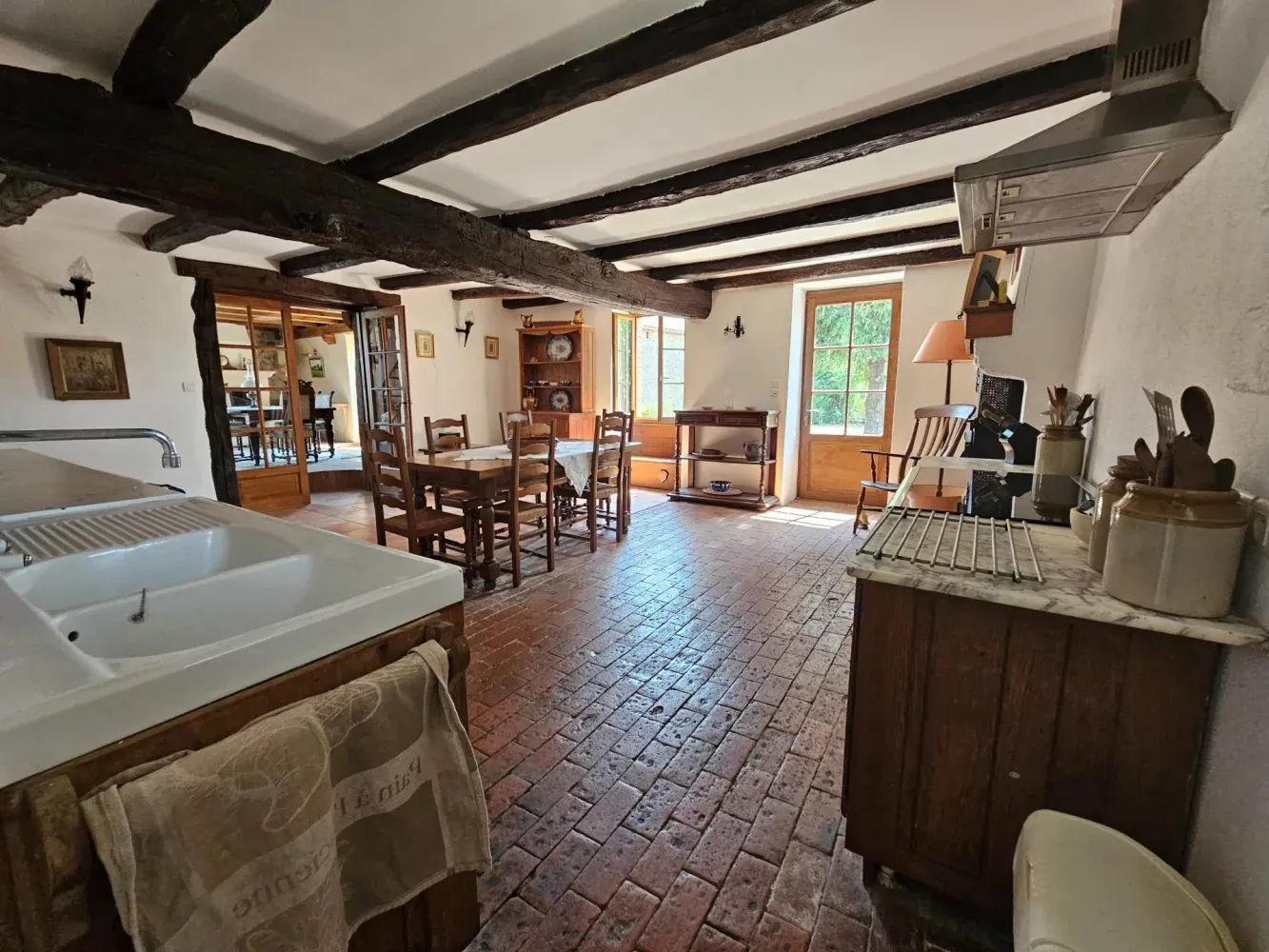 Deux granges aménagées à vendre à Nieuil, Charente, avec 3 085 m² de terrain — photo 7