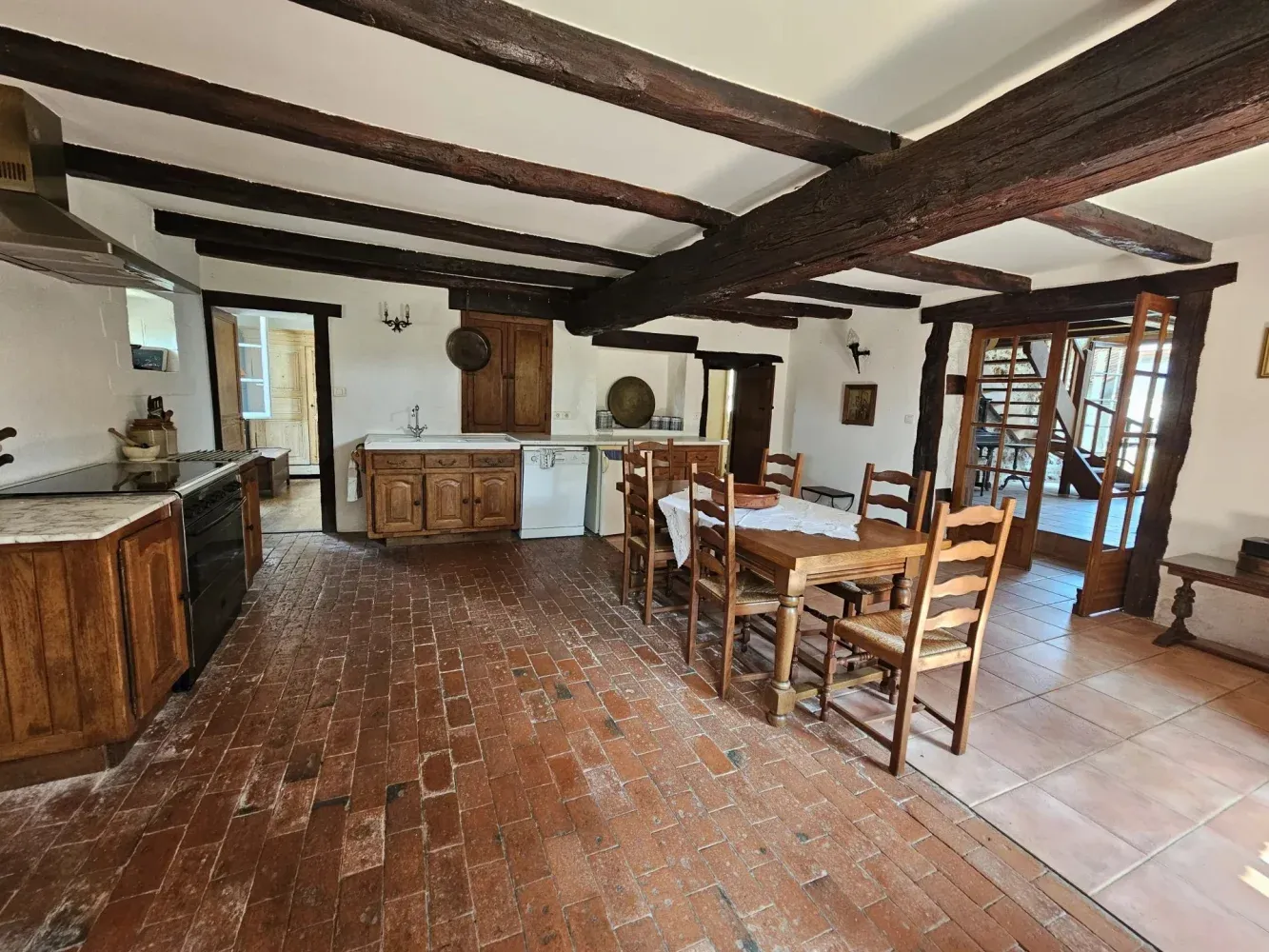 Deux granges aménagées à vendre à Nieuil, Charente, avec 3 085 m² de terrain — photo 5