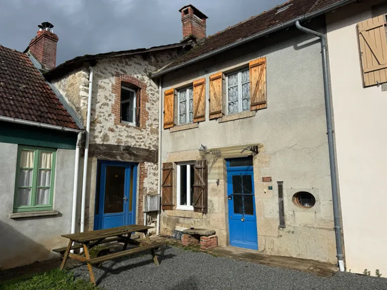 Maison de village en pierre à Arrènes, Creuse, avec jardin et dépendances Photo du bien