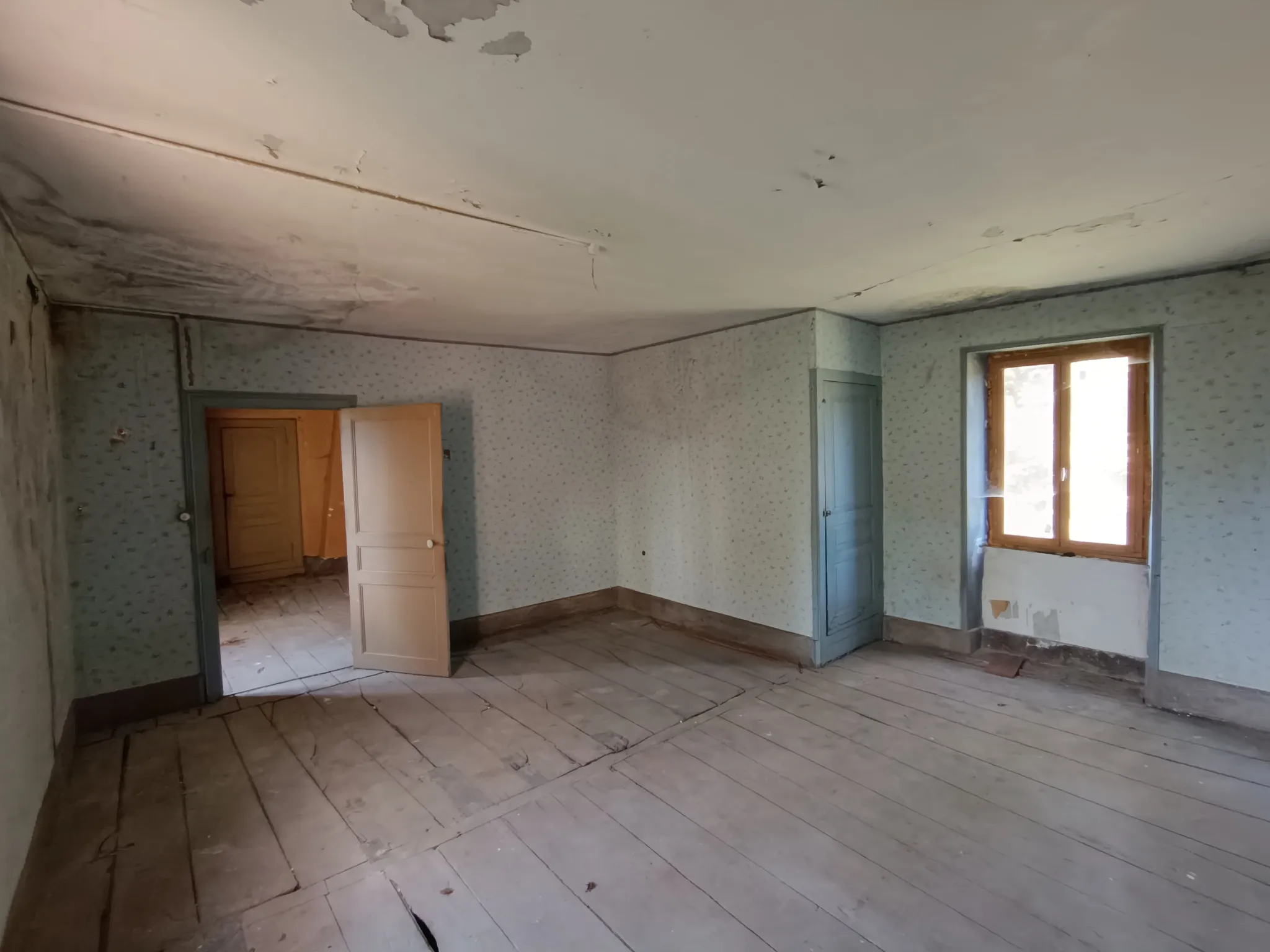 Character home for sale in Crocq, Creuse: 130 m² and a garden by the river photo 7