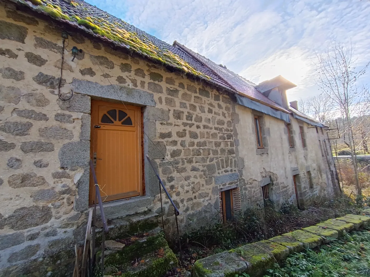 Character home for sale in Crocq, Creuse: 130 m² and a garden by the river photo 4