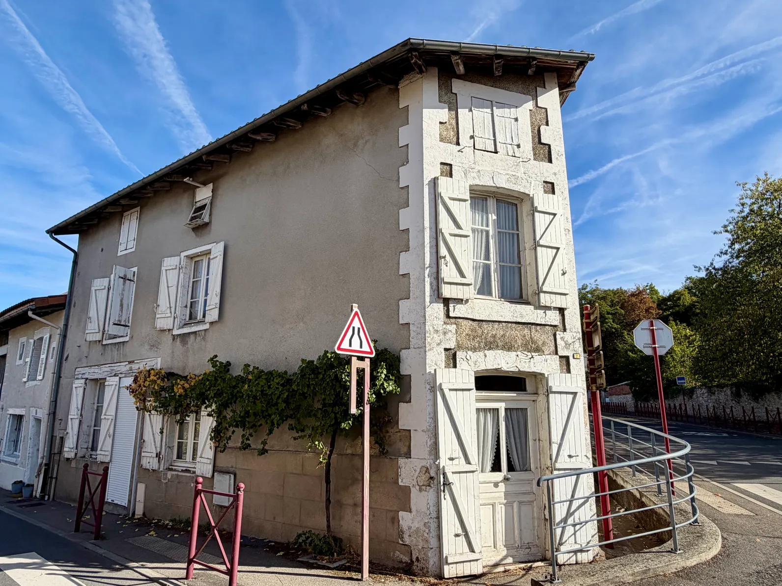 Maison à vendre à Rochechouart, Haute-Vienne : 180 m², 5 chambres et 3 garages — photo 6