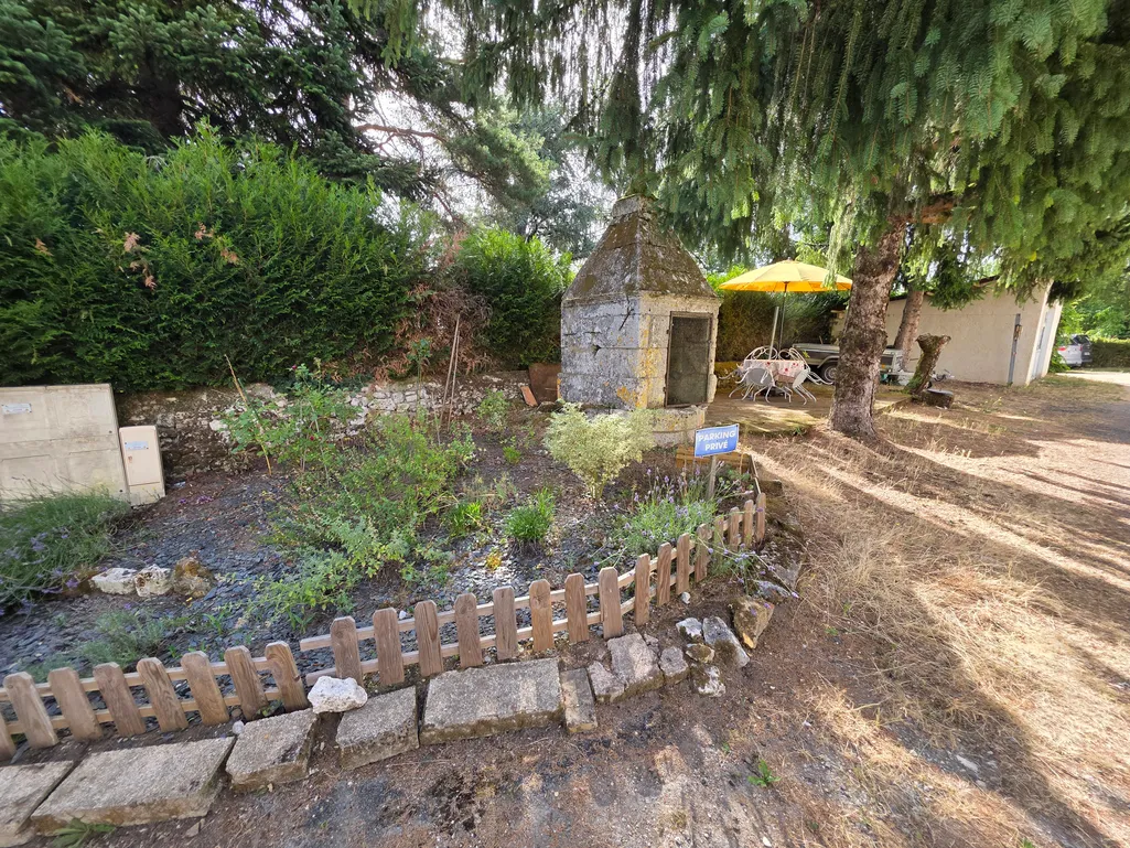 Maison de village rénovée avec grange et terrain à Charras, Charente — photo 10