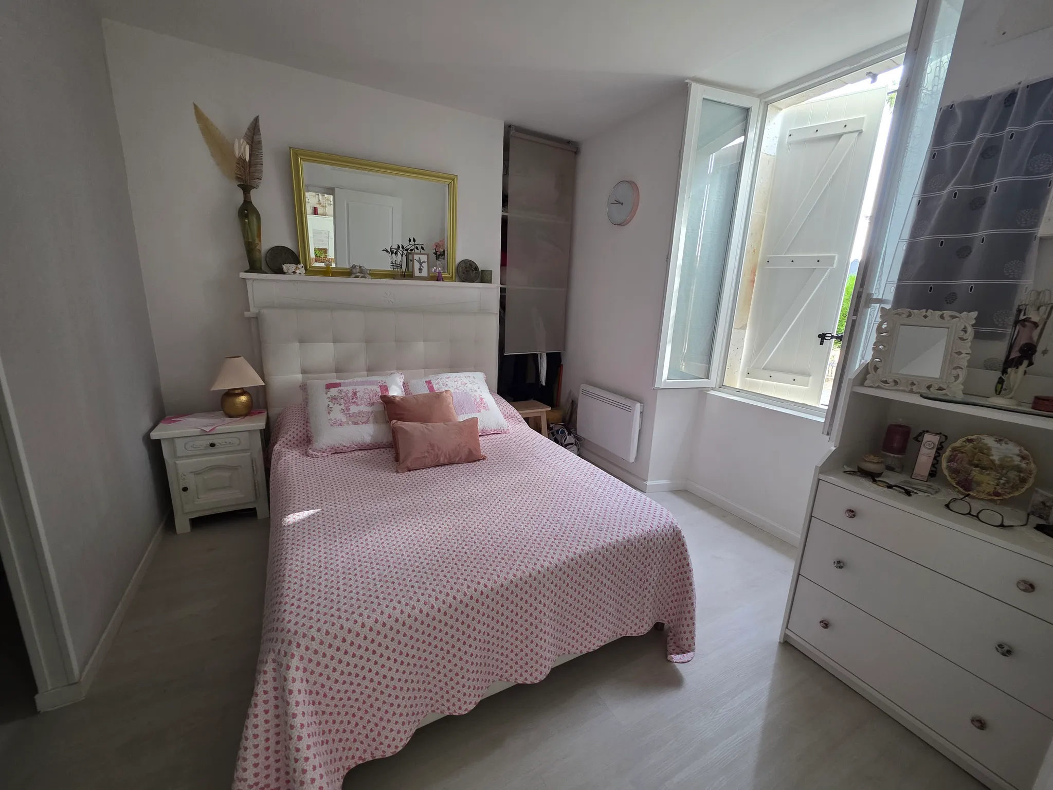 Maison de village rénovée avec grange et terrain à Charras, Charente — photo 7