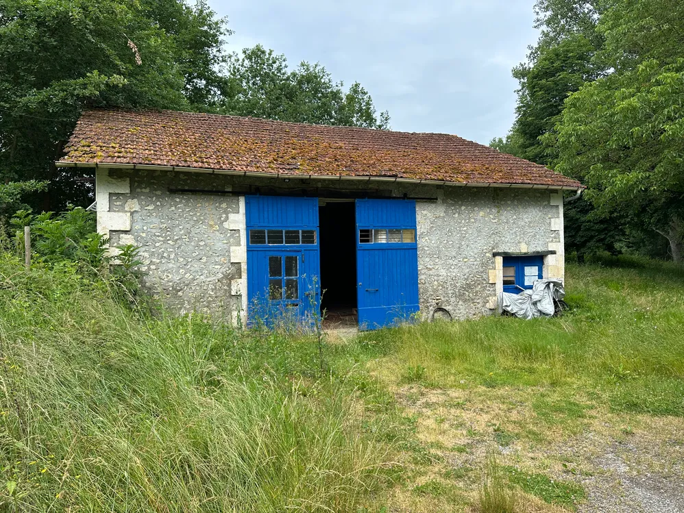 Family Home to Renovate with 95 m² Outbuilding in Bourg-du-Bost, Dordogne photo 3
