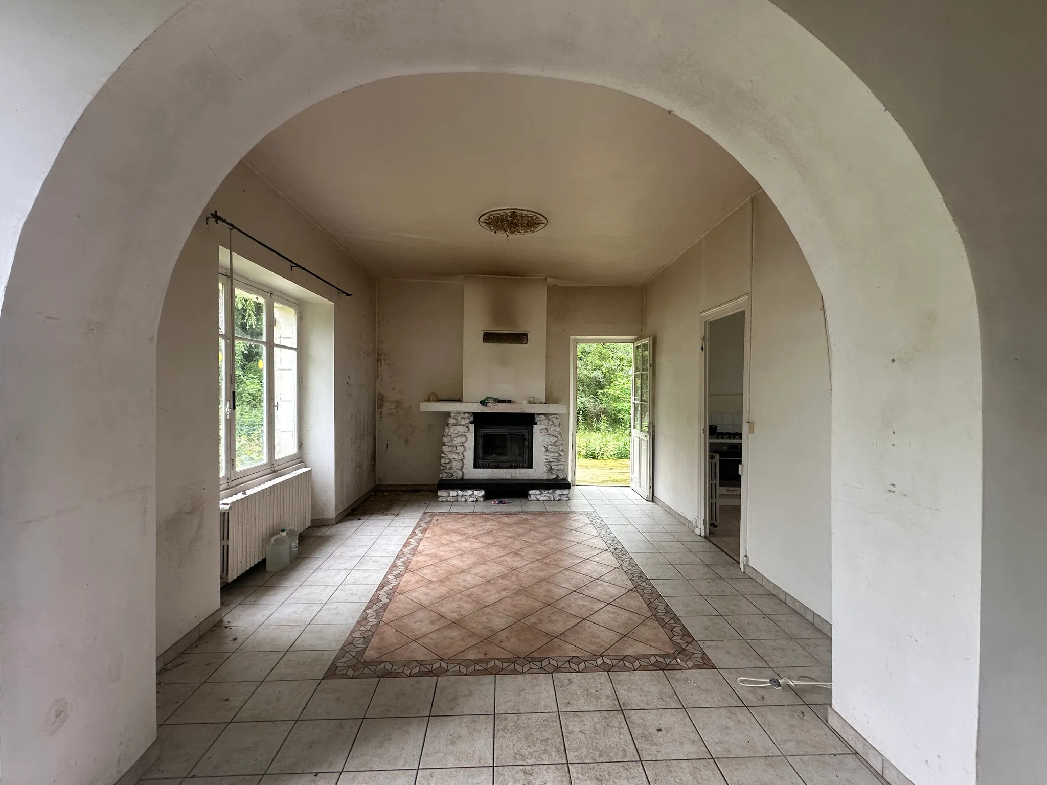 Family Home to Renovate with 95 m² Outbuilding in Bourg-du-Bost, Dordogne photo 6