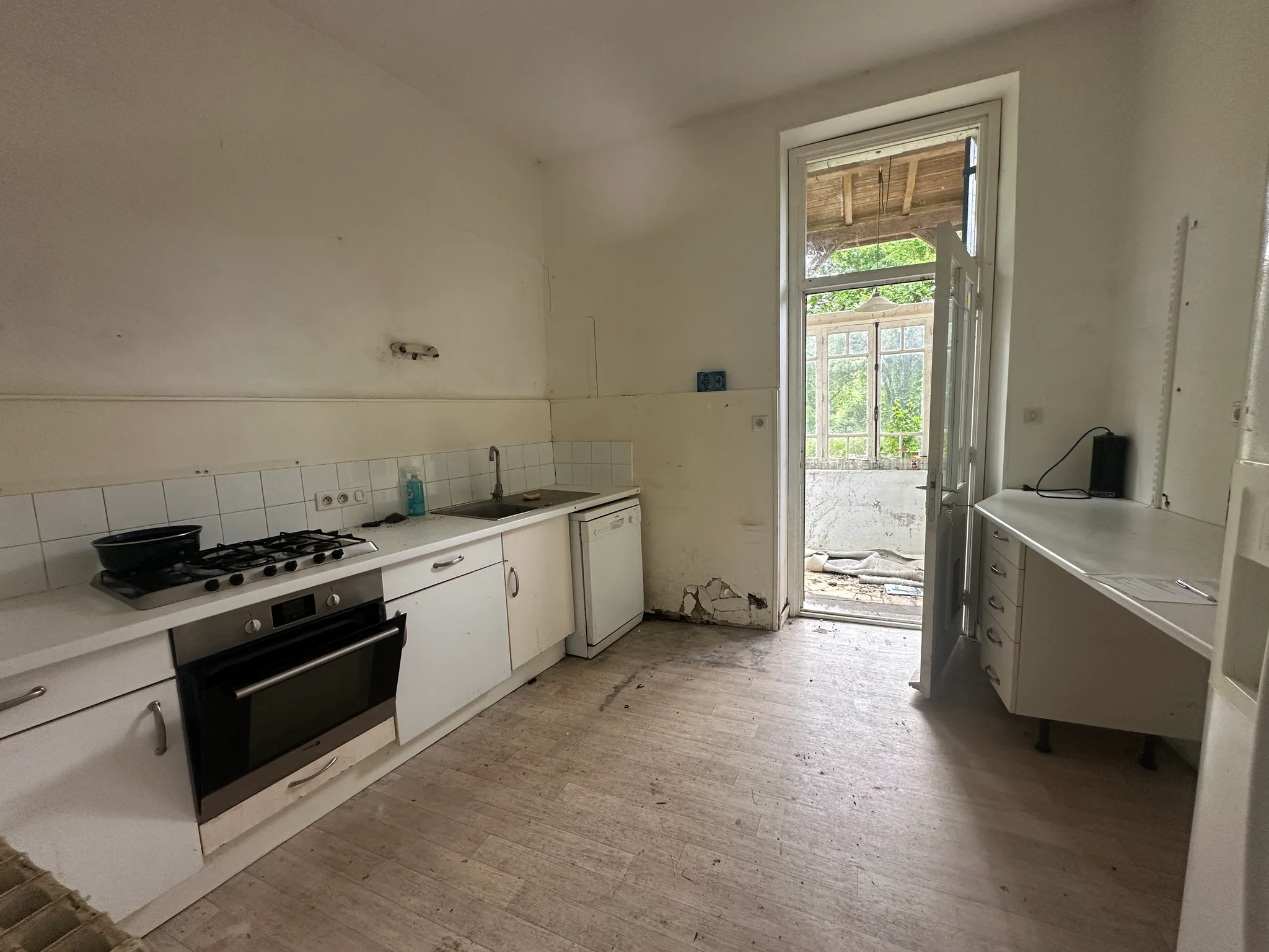 Family Home to Renovate with 95 m² Outbuilding in Bourg-du-Bost, Dordogne photo 4