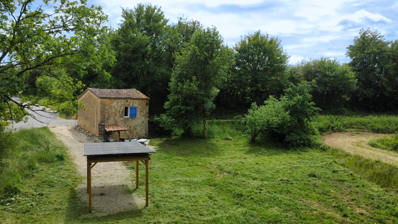 Maison de campagne à vendre à Capdrot, Dordogne – 40 m² et énergie solaire — photo 2