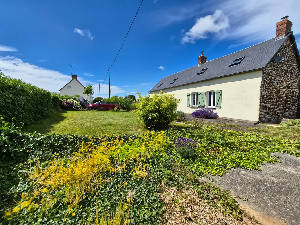 Maison de campagne en pierre avec dépendances à Désertines, Mayenne — photo 10