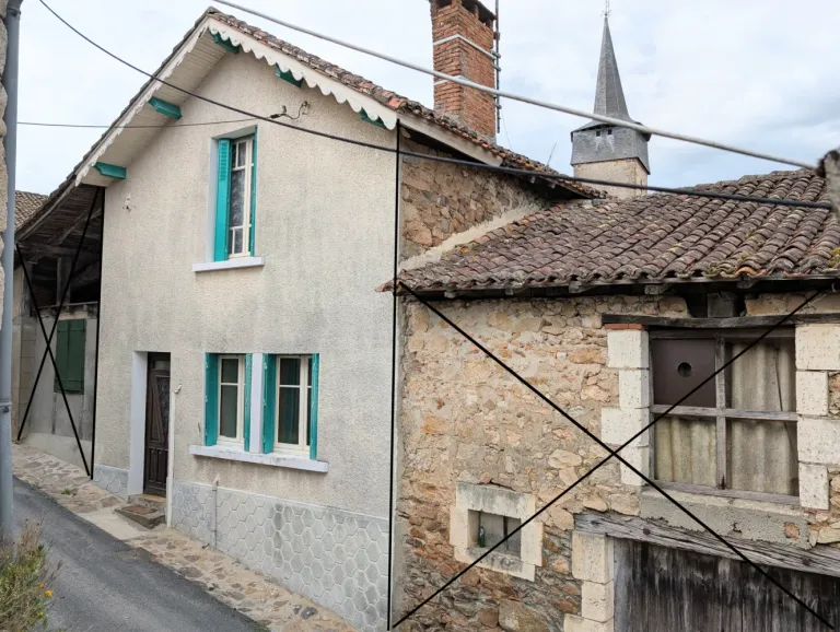 Saint-Maurice-des-Lions, Charente : maison de village et dépendance avec jardin Photo du bien
