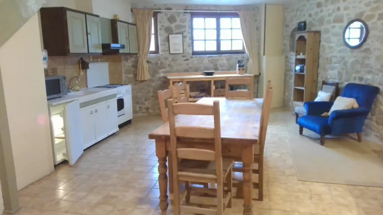 Maison de village mitoyenne à vendre à Limoux, Aude, avec trois chambres Photo du bien