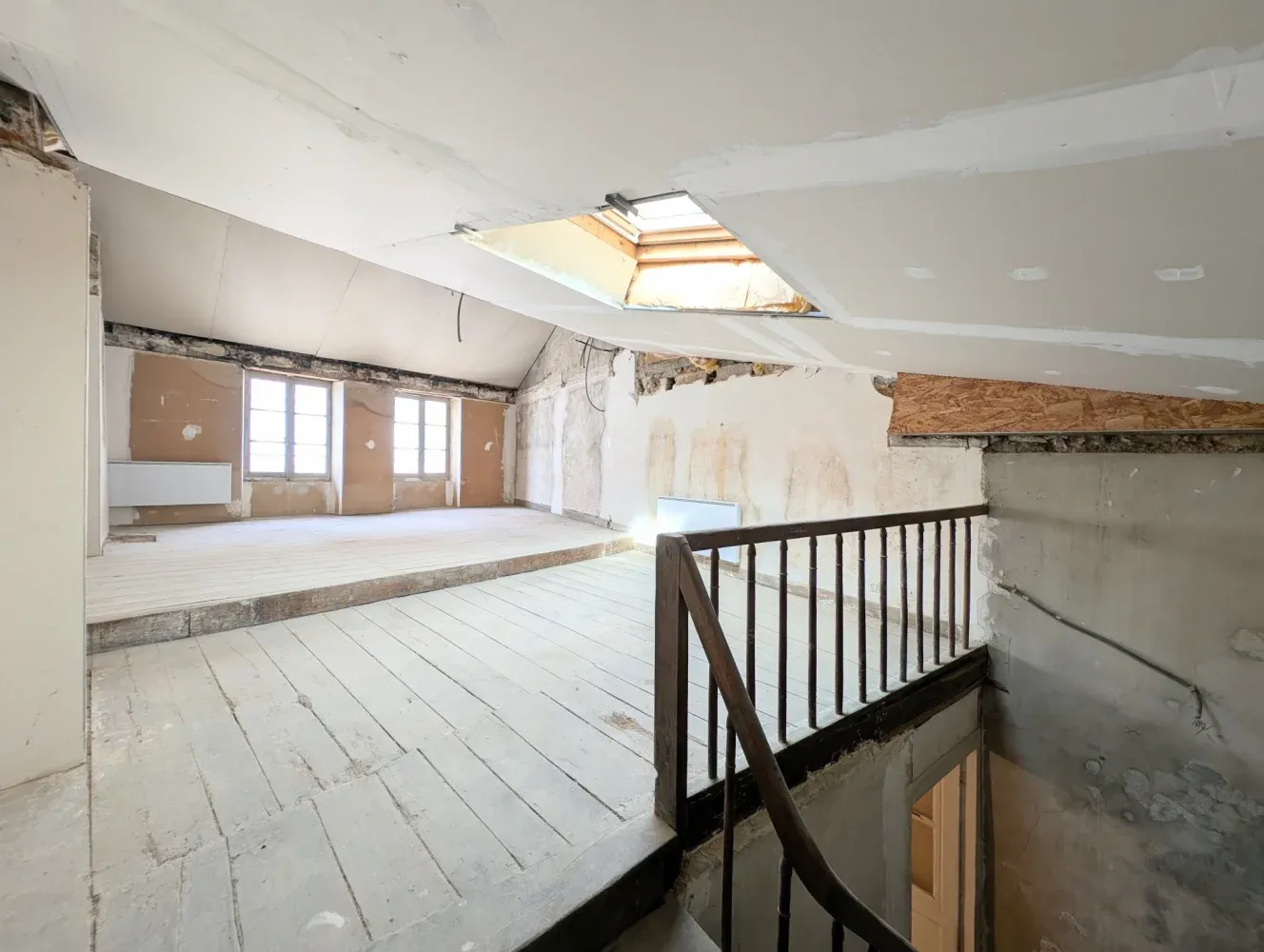 Maison de ville à rénover à Confolens, Charente : 68 m² habitables — photo 6