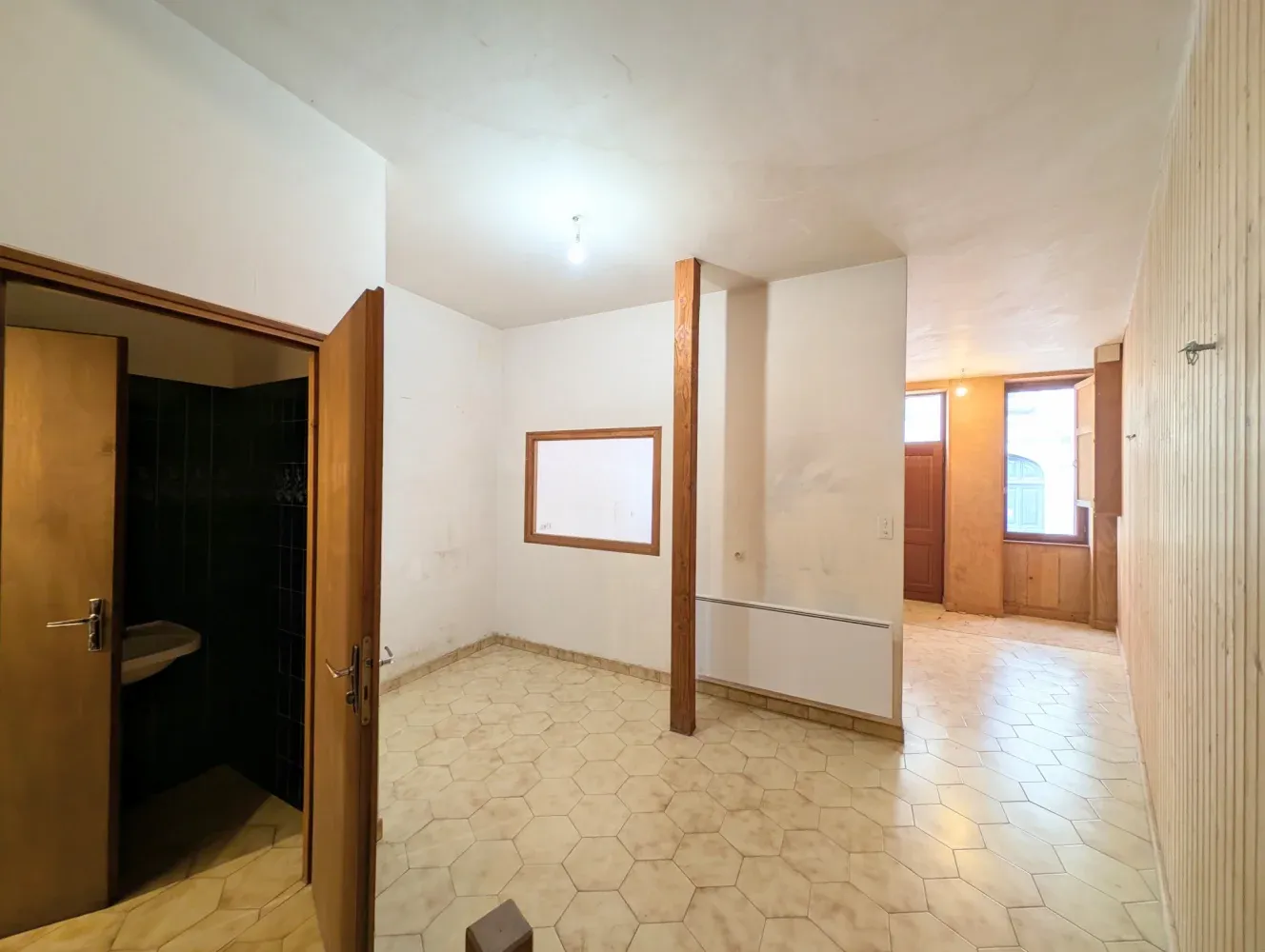 Maison de ville à rénover à Confolens, Charente : 68 m² habitables — photo 10