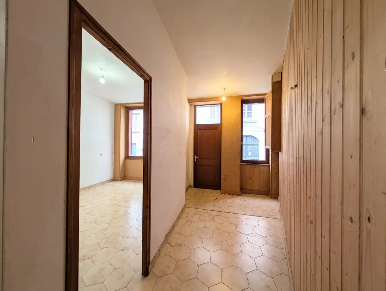 Maison de ville à rénover à Confolens, Charente : 68 m² habitables — photo 9