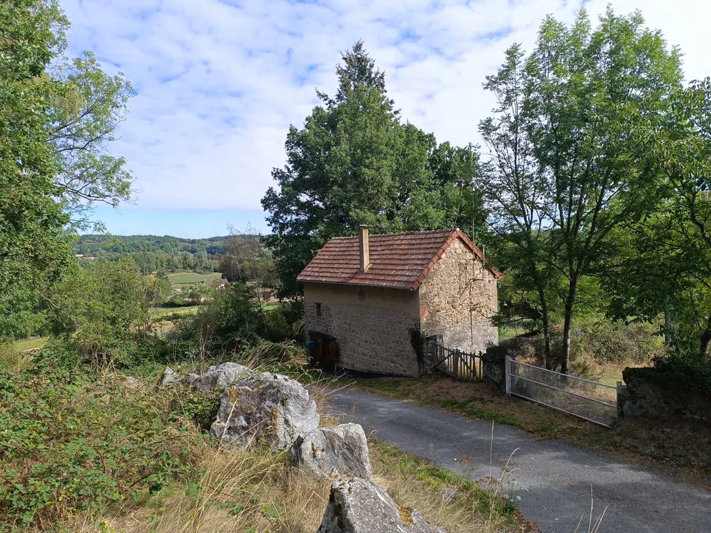 Maison de campagne rénovée avec jardin à Aubusson, Creuse — photo 3