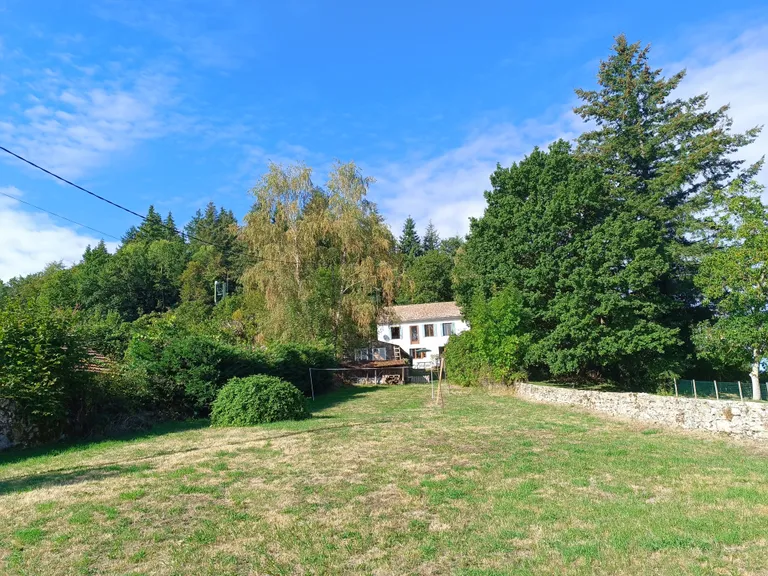 Maison de campagne rénovée avec jardin à Aubusson, Creuse Photo du bien