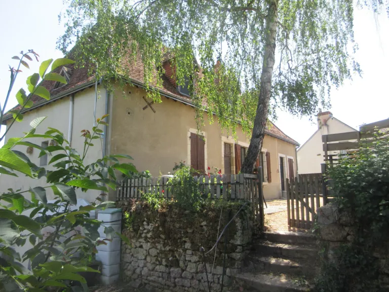 Maison de village en pierre à Chavin, Indre, avec jardin et piscine Photo du bien