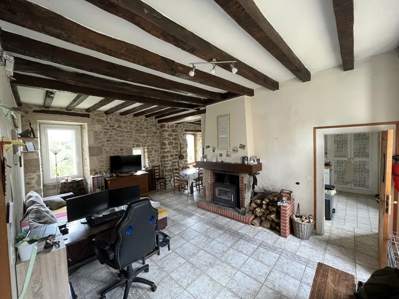 Maison de village en pierre à Chavin, Indre, avec jardin et piscine — photo 3