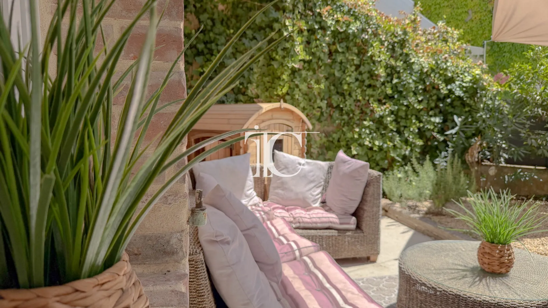 Maison en pierre à vendre à Barjac, dans le Gard, avec jardin et terrasse — photo 3