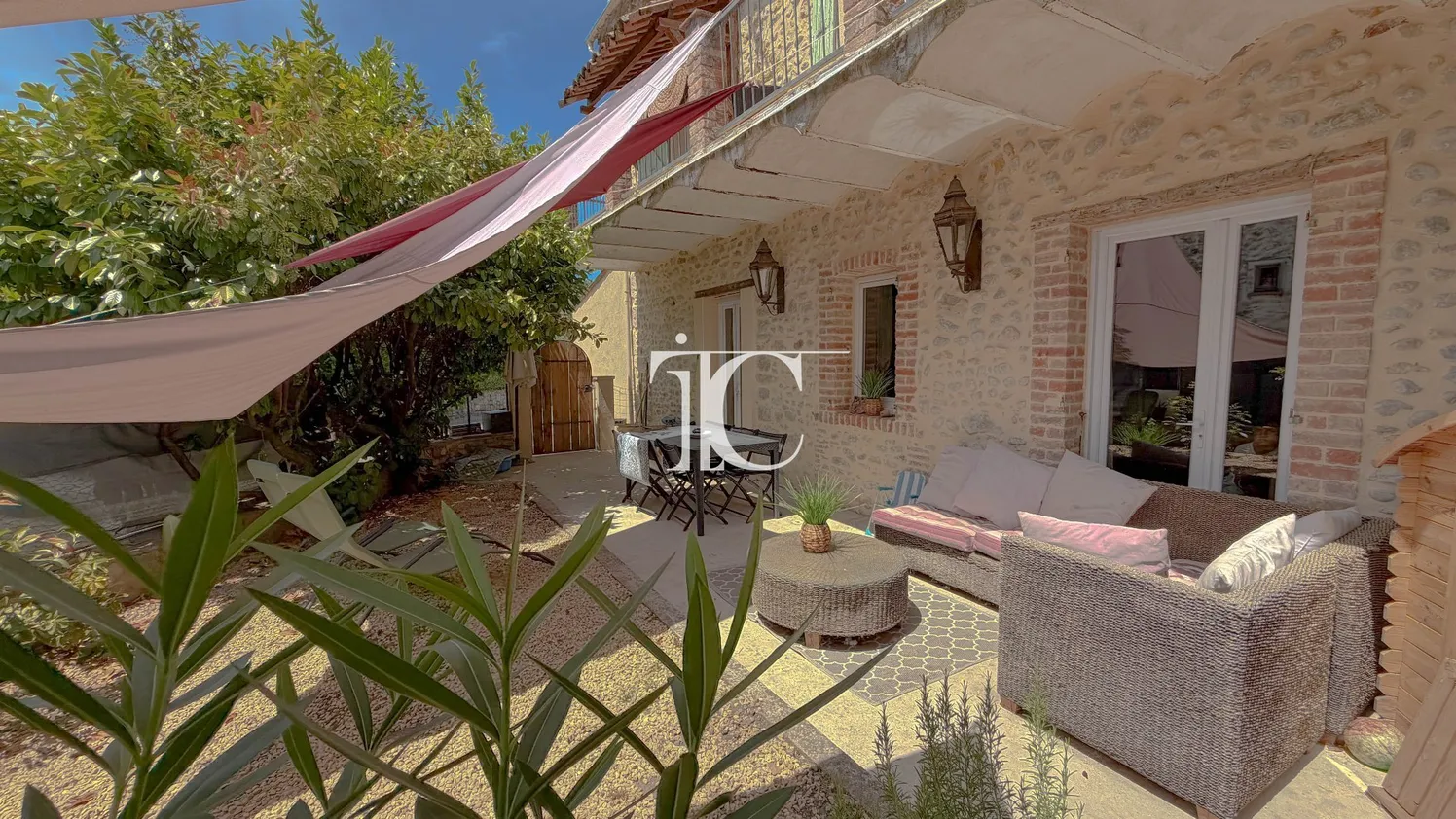 Maison en pierre à vendre à Barjac, dans le Gard, avec jardin et terrasse — photo 2