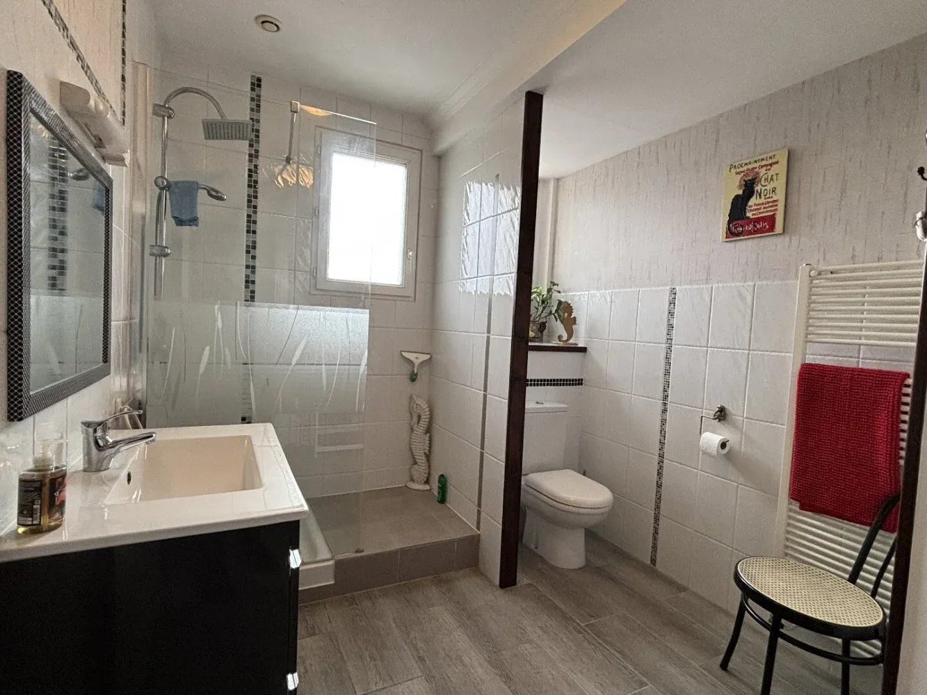 Renovated Village House in Châtain, Vienne, with 8,491 m² of Land and a Swimming Pool photo 4