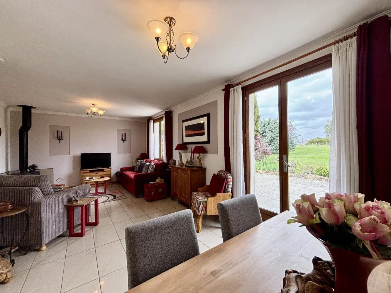 Renovated Village House in Châtain, Vienne, with 8,491 m² of Land and a Swimming Pool photo 9