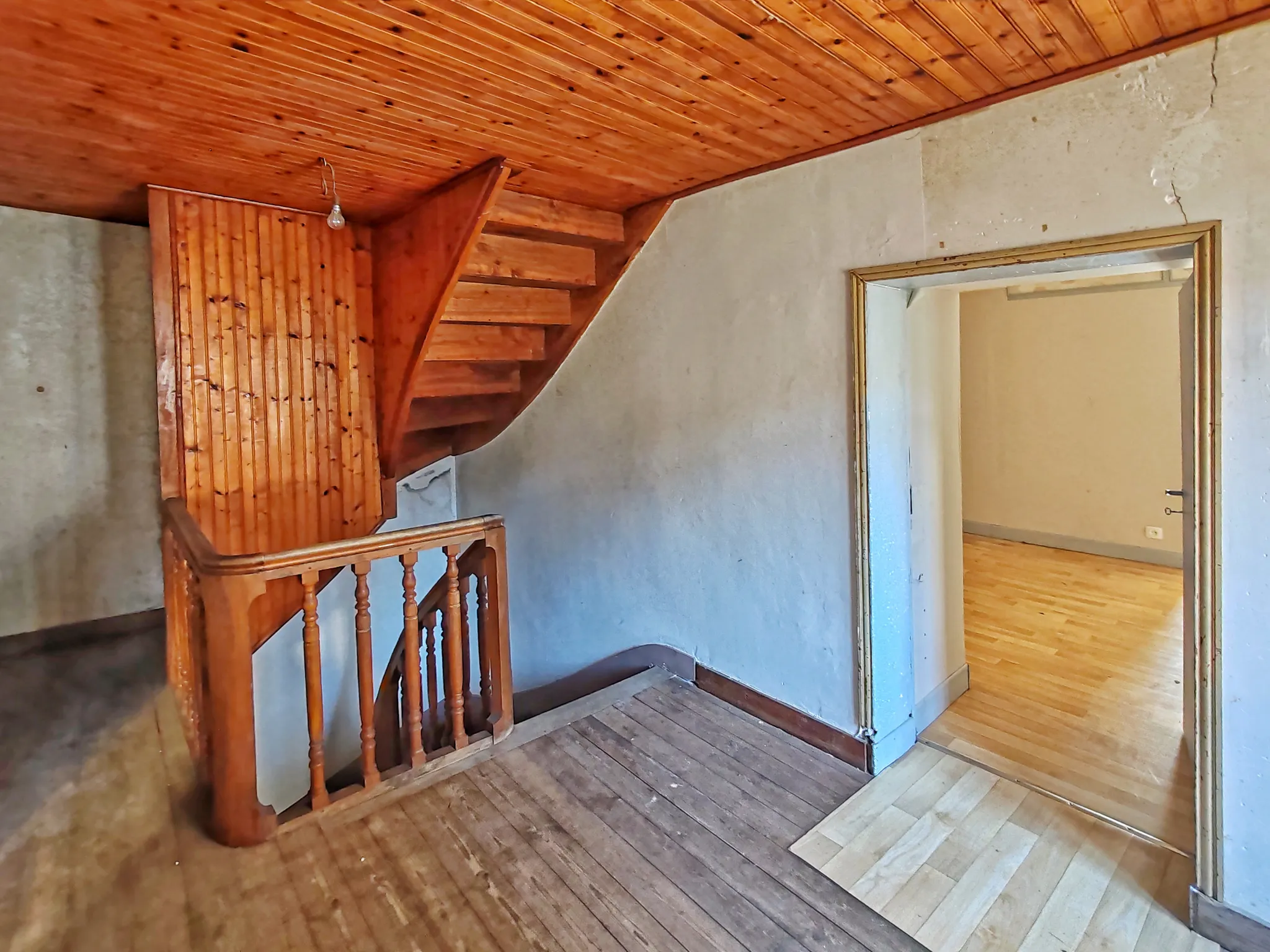 Maison de ville à vendre à Richelieu, Indre-et-Loire – duplex à rénover et commerce loué — photo 8
