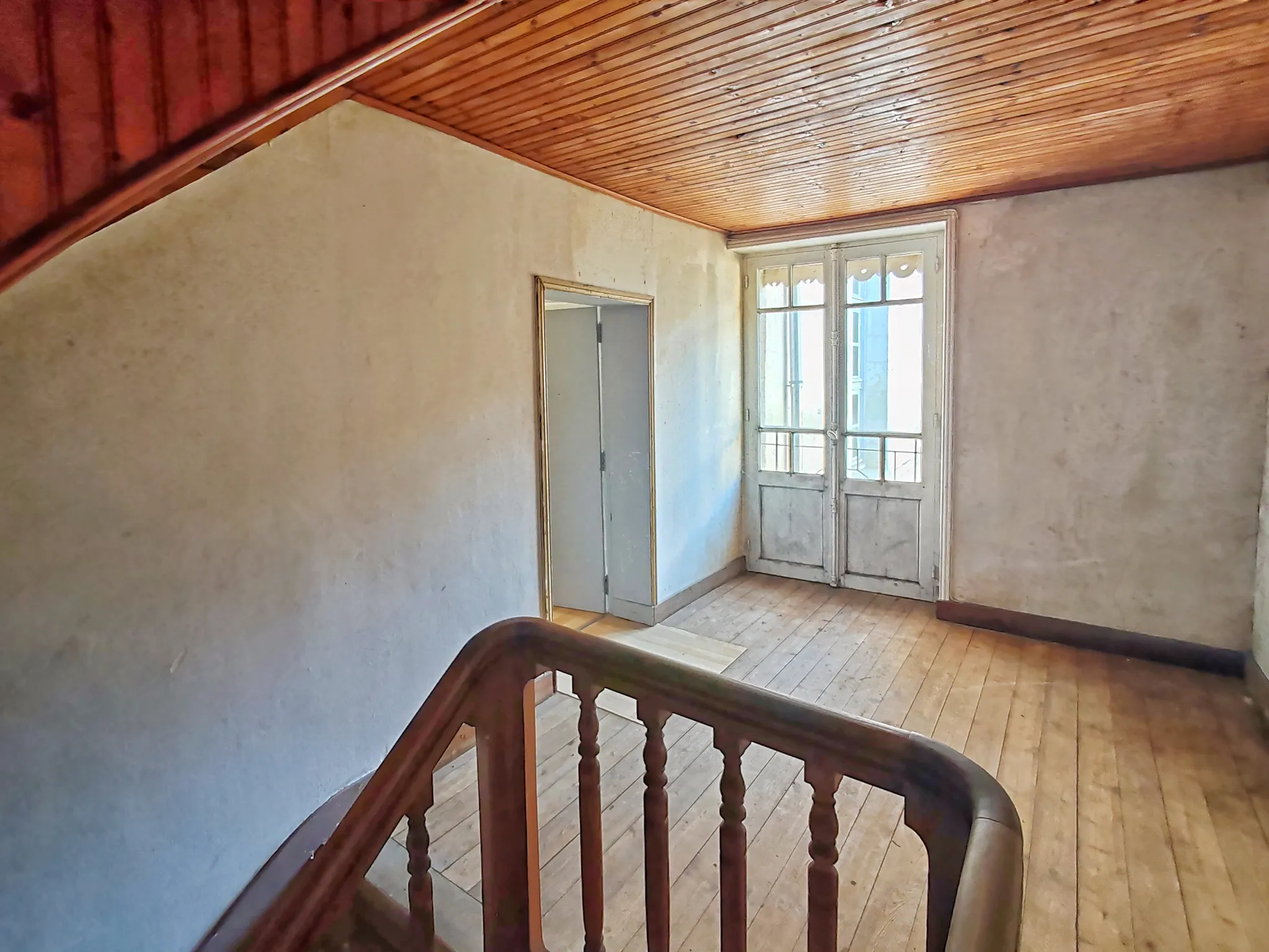 Maison de ville à vendre à Richelieu, Indre-et-Loire – duplex à rénover et commerce loué — photo 9