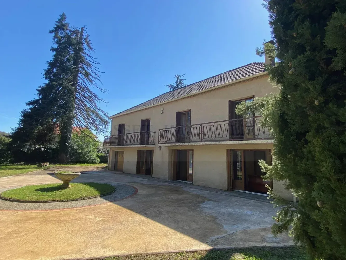 Maison de campagne à rénover à Puy-l'Évêque, Lot, avec 8 chambres et terrain de 1 482 m² — photo 2