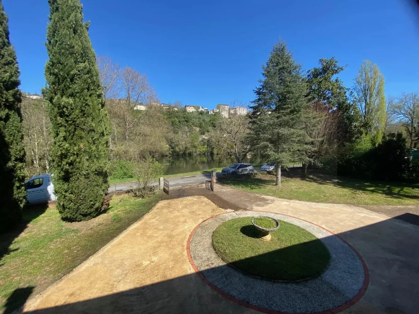 Maison de campagne à rénover à Puy-l'Évêque, Lot, avec 8 chambres et terrain de 1 482 m² — photo 4