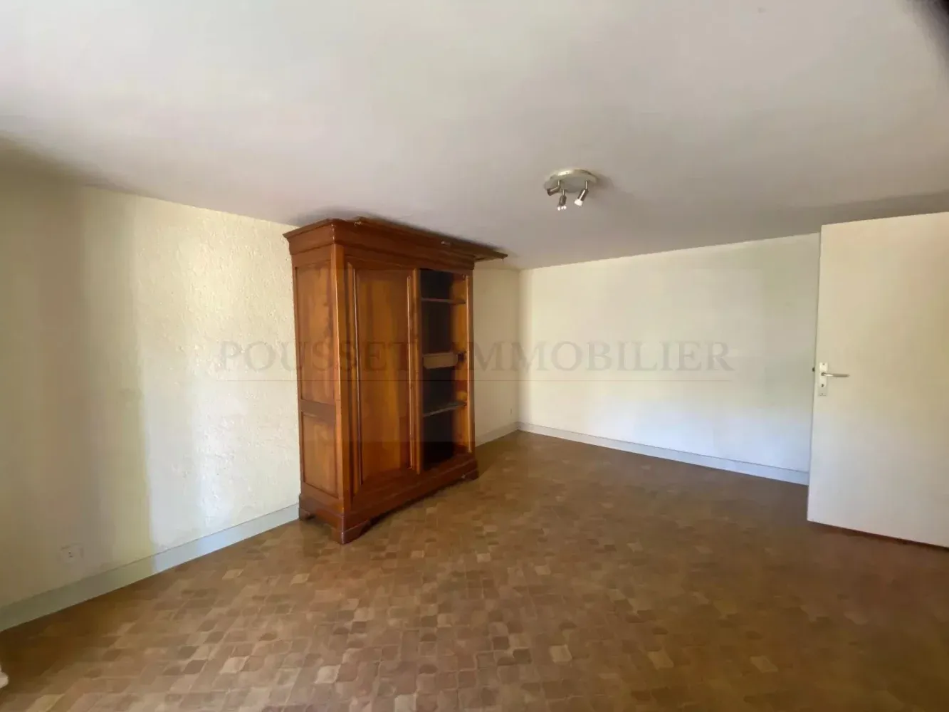 Maison de campagne à rénover à Puy-l'Évêque, Lot, avec 8 chambres et terrain de 1 482 m² — photo 7