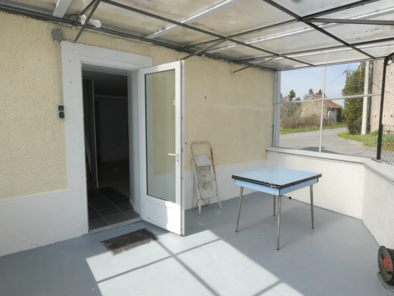 Maison de campagne rénovée à Parsac, Creuse, avec véranda — photo 2