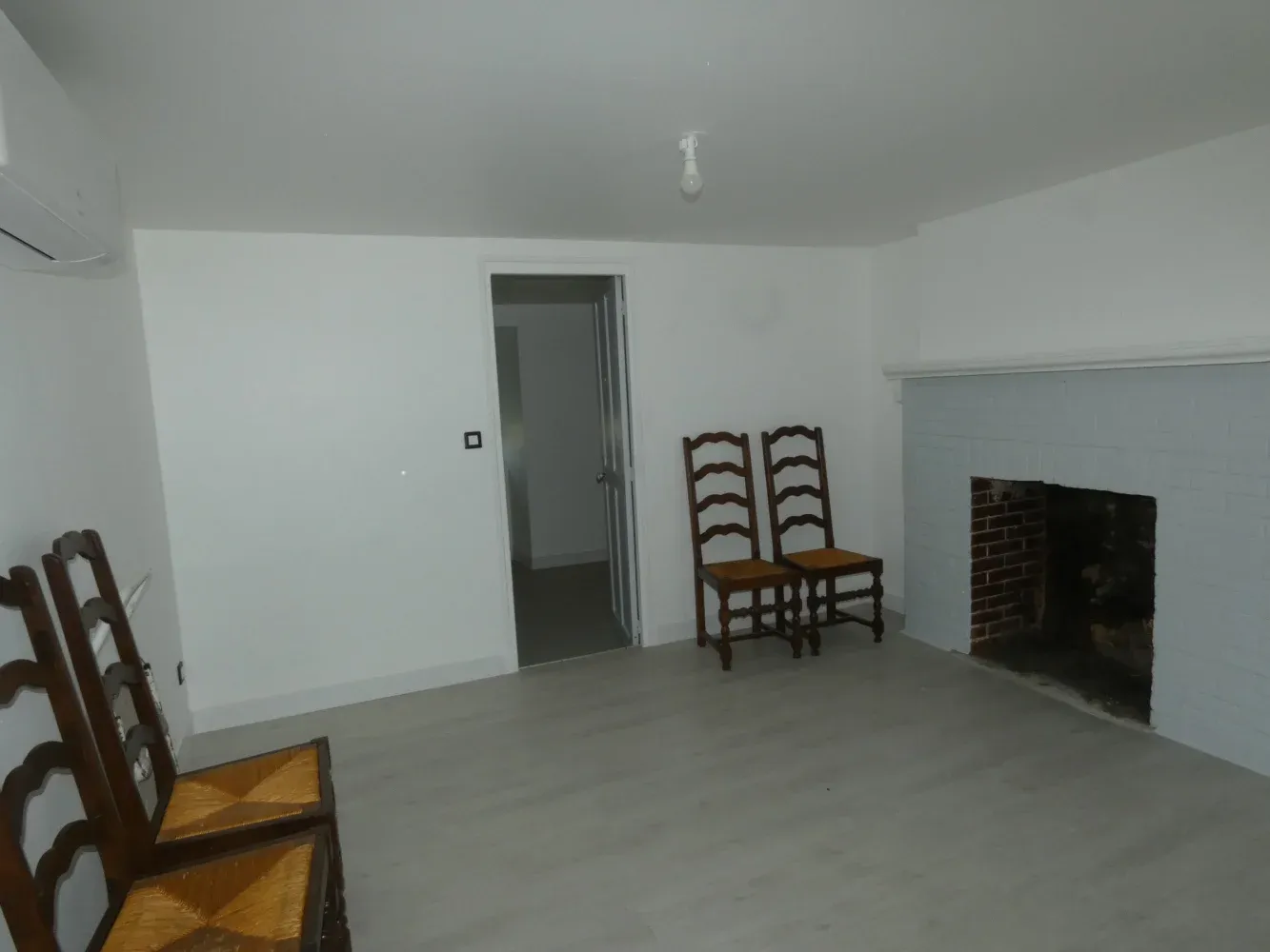 Maison de campagne rénovée à Parsac, Creuse, avec véranda — photo 4