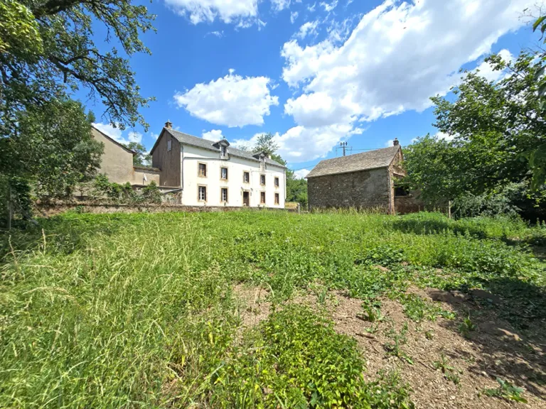 Fermette à vendre à Durenque, Aveyron, avec appartement et 8,9 ha de terrain Photo du bien