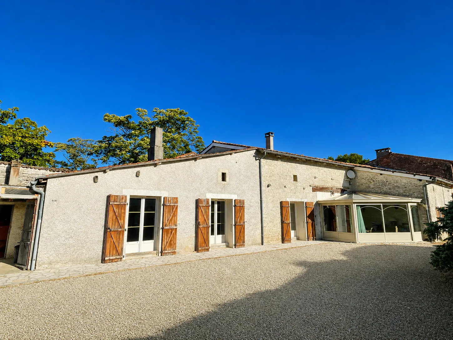 Maison de plain-pied avec jardin à Saint-Amant-de-Boixe, Charente — photo 2
