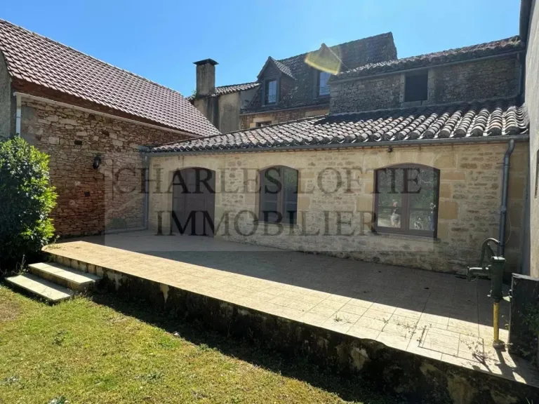 Maison de village en pierre rénovée avec jardin à Cazals, Lot Photo du bien
