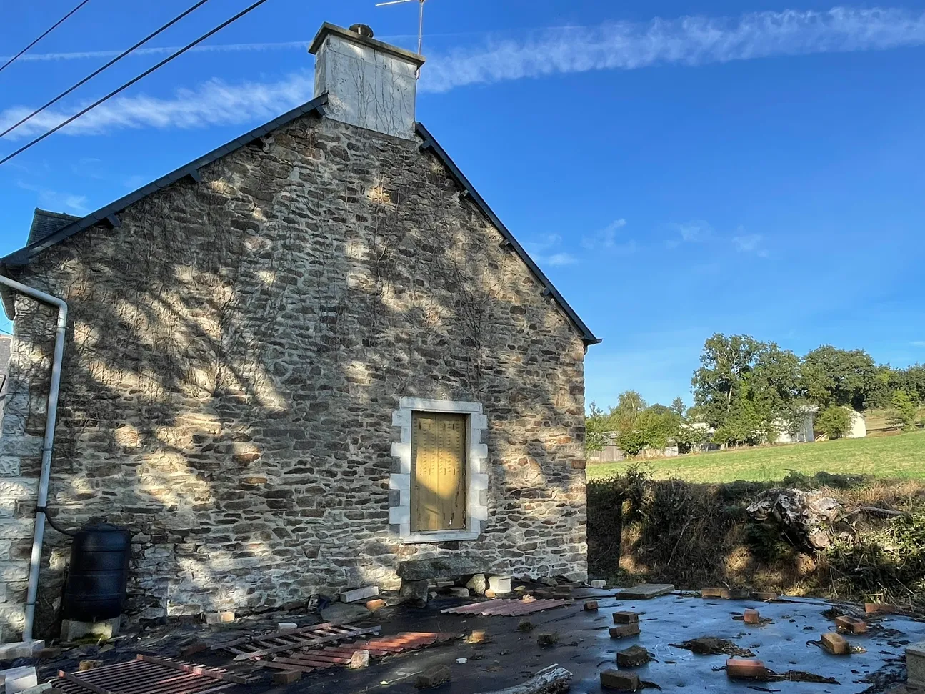 Le Mené, Côtes-d’Armor : maison en pierre à rénover avec terrain de 1 193 m² — photo 10