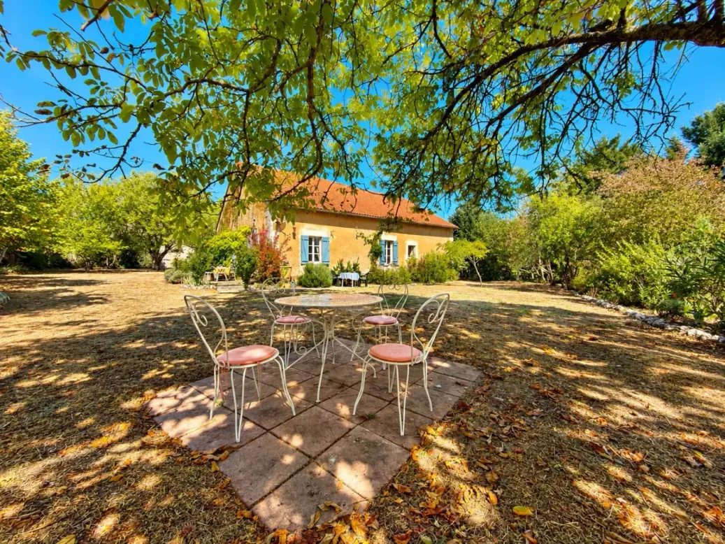 Maison en pierre à rénover avec jardin à Saint-Martin-de-Ribérac, Dordogne — photo 2