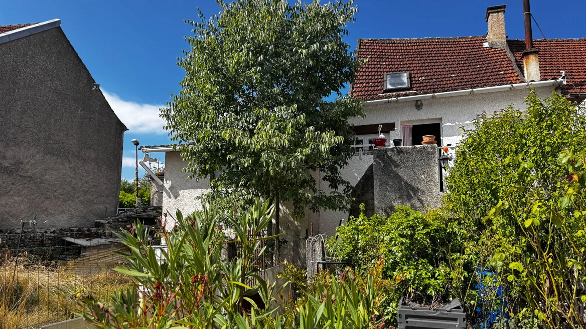 Village House for Sale in Limogne-en-Quercy, Lot – Garden and Terrace photo 8