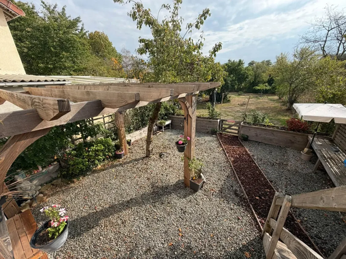Maison de village rénovée avec jardin à Mailhac-sur-Benaize, Haute-Vienne — photo 2