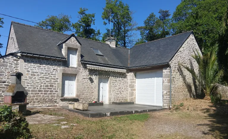Maison en pierre à rénover avec dépendance à Malguénac, Morbihan Photo du bien