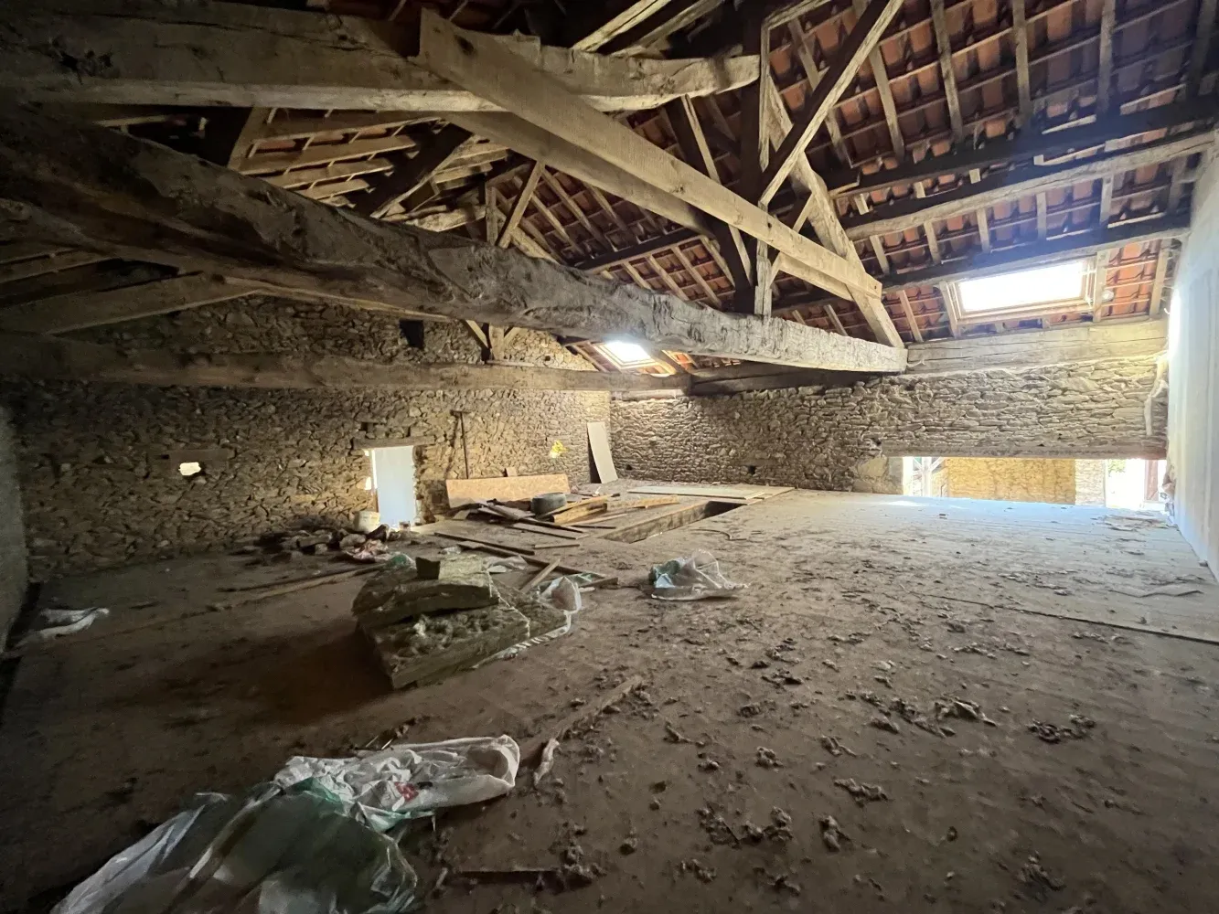 Chalais, Indre : maison à rénover avec jardin clos de 8 584 m² — photo 3