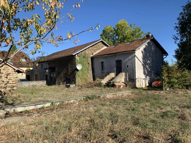 Chalais, Indre : maison à rénover avec jardin clos de 8 584 m² Photo du bien