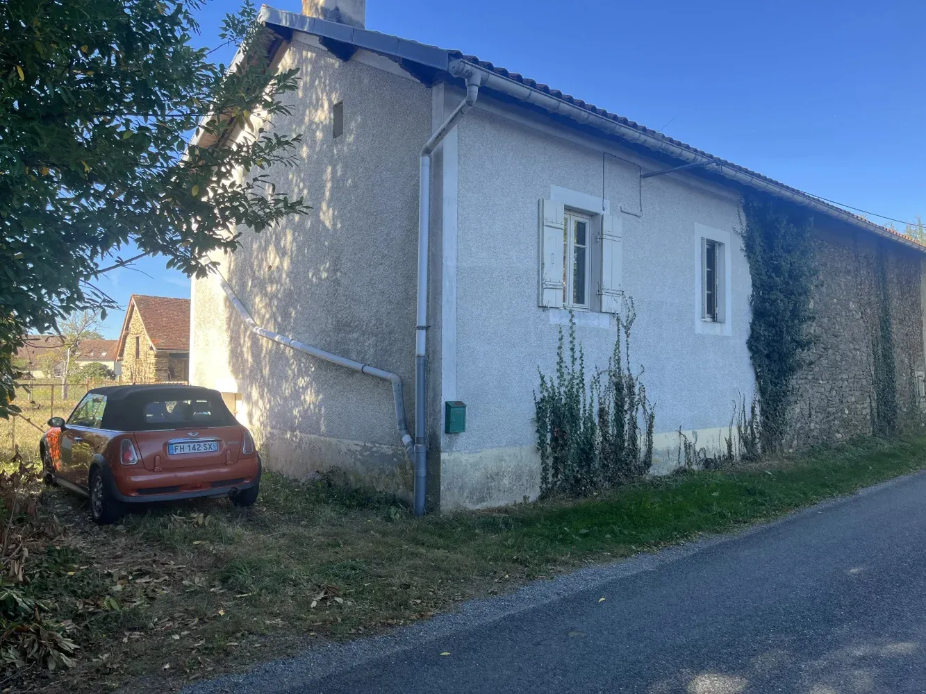 Chalais, Indre : maison à rénover avec jardin clos de 8 584 m² — photo 6
