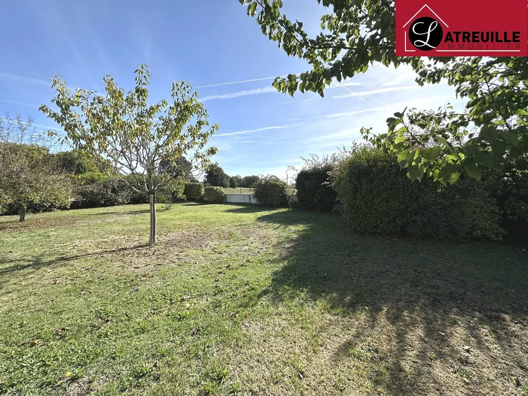 Maison de plain-pied à Tesson, Charente-Maritime, Nouvelle-Aquitaine, avec jardin de 1 066 m² — photo 4